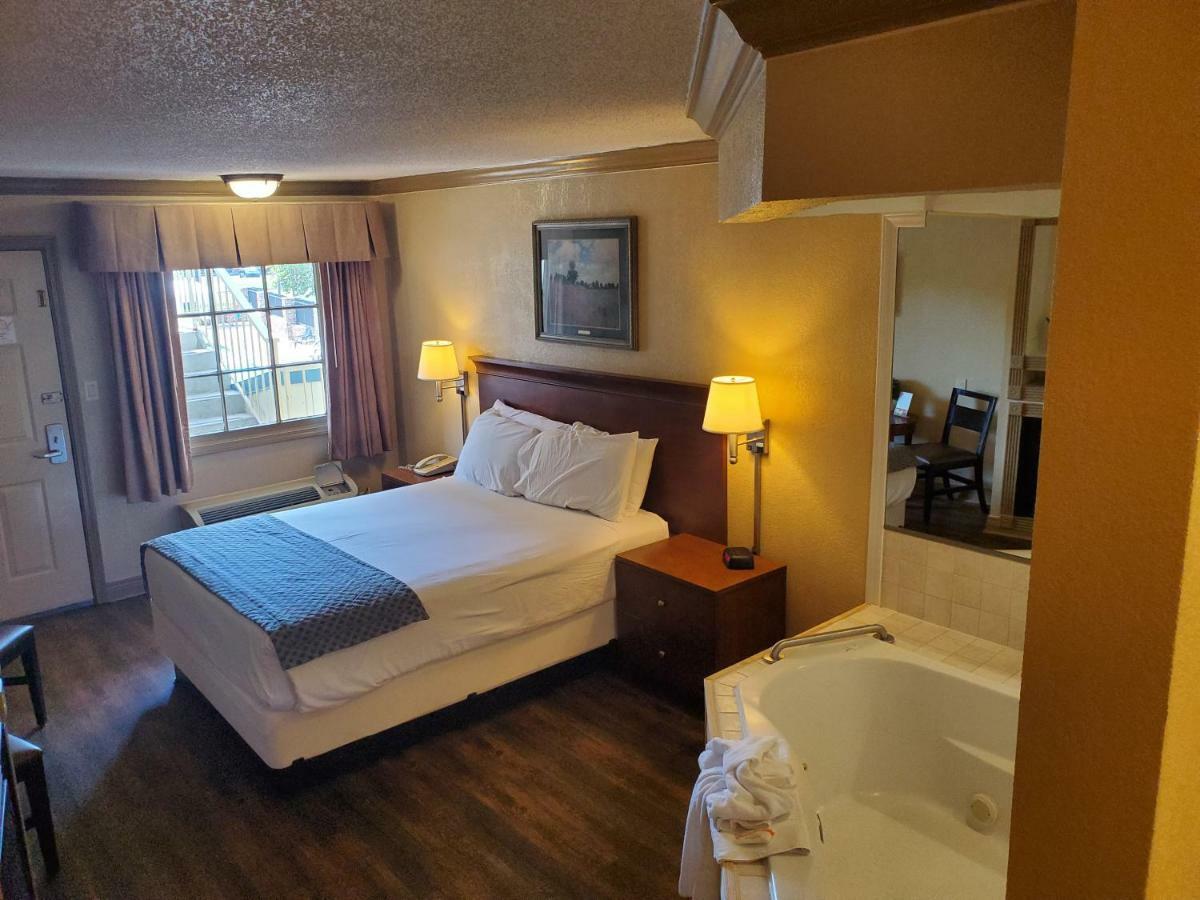 Colonial House Motel Pigeon Forge Exterior foto